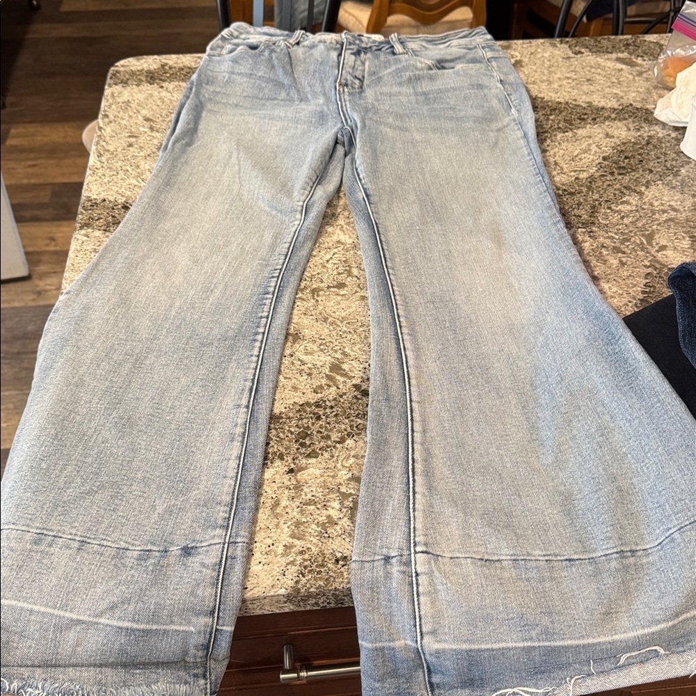 Blakely Light Blue Flate jeans size 1X, stretchy, fits women’s 16-18